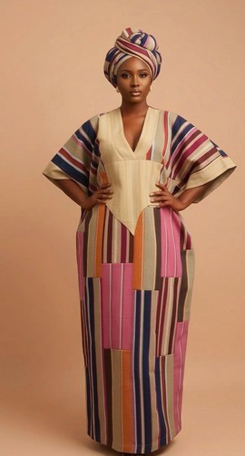 Élégante robe caftan africaine en Aso Oke – robe longue traditionnelle à rayures multicolores avec foulard assorti