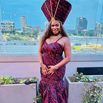 Chapeau zoulou, robe africaine avec chapeau zoulou