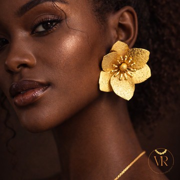 Gold Flower Earrings – Royal Elegance