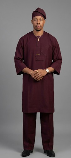 Tenue traditionnelle africaine bordeaux pour homme en 2 pièces – Tunique kaftan, pantalon et bonnet assorti