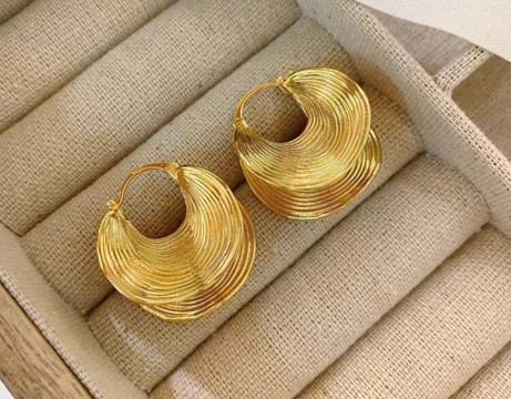 Magnifique paire de boucles d'oreilles mini créoles élégantes et raffinées