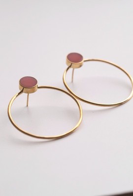 Stud amber earrings.