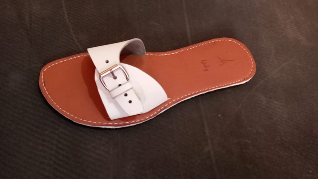 Handcrafted Women’s Dual-Tone Leather Buckle Sandals – Tan &amp; White Single-Strap Slides