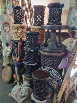 Vente en gros des Tables Basses et Tabourets Africains