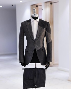 Le costume gris croisé
