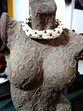 Collier en cauris