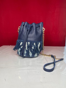 Sac à main forme seau en véritable Ndop tissé et 100% cuir
