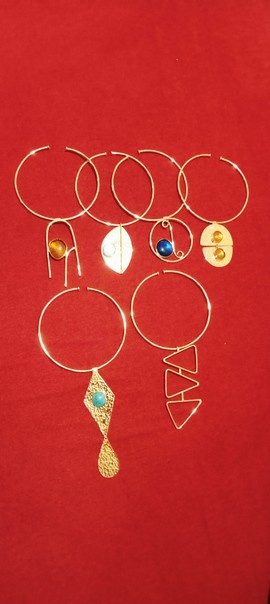 Colliers en laiton, colliers en gros, colliers en perles de verre, bijoux africains.