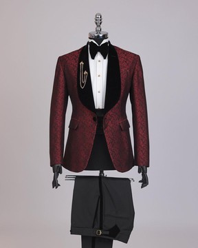 Une touche de costume de smoking bordeaux et noir à revers châle (velours noir)