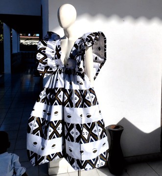Robe v majuscule