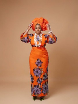 Iro et buba aso-oke tissé à la main, orange vif avec appliqués floraux, avec gele assorti
