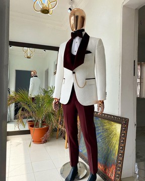 A Square pattern shawl lapel jacquard ivory suit