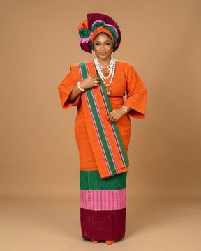 Ensemble traditionnel Aso Oke multicolore pour femme, pour chefferie, mariage traditionnel, etc.