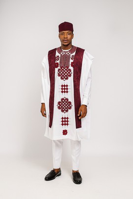 Tenue traditionnelle homme blanche avec broderies bordeaux