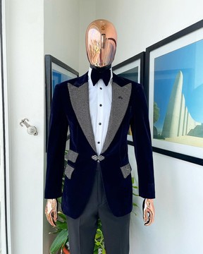 Le costume de smoking "Jackson", bleu nuit, noir avec garniture en cristal et revers en pointe