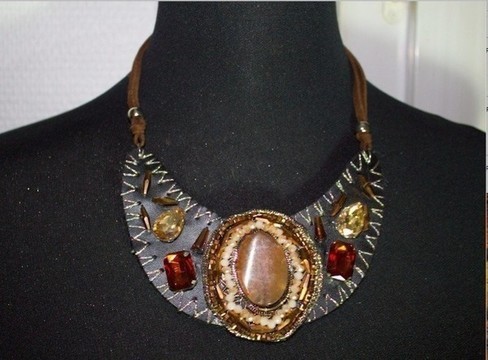Coller "Adiaké"