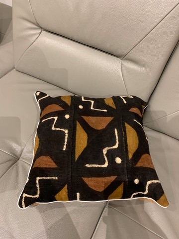 Cushion in genuine Bogolan brown color