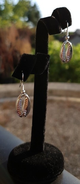 Earrings in cowrie silver color