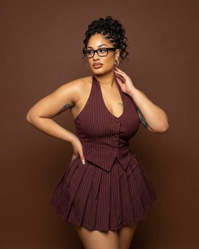 Robe courte bordeaux chic, mini-robe