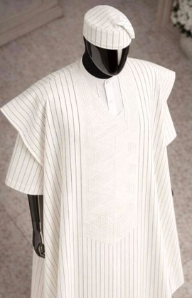 Ensemble complet d’agbada traditionnel pour homme avec broderie