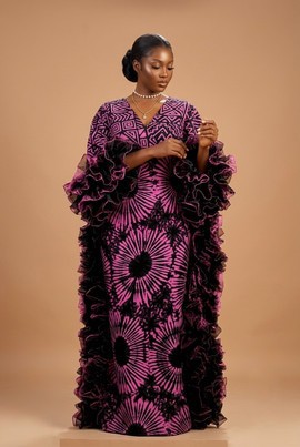 Robe maxi à volants en adiré magenta et noir