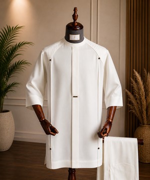 Ensemble Senator deux pièces pour homme en polyester blanc cassé – Haut matelassé à manches courtes avec pantalon assorti