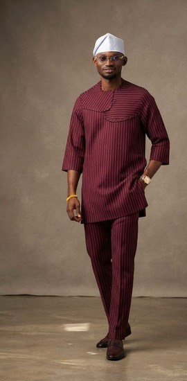 Costume senator pour homme à fines rayures bordeaux.