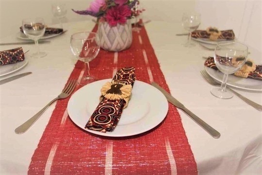 Faso Faso table runner - gold thread