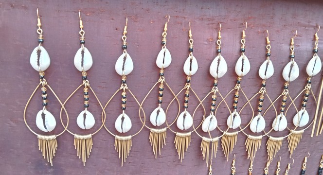 Boucles d'oreilles en gros, boucles d'oreilles en cauris, boucles d'oreilles en laiton, bijoux africains, boucles d'oreilles faites à la main