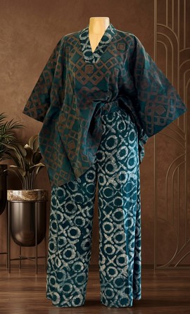 Ensemble kimono assorti en batik bleu sarcelle | Pantalon large à imprimé shibori et haut cache-cœur oversize
