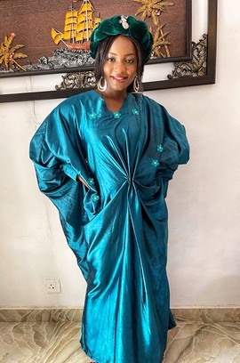 Boubou en soie orné d'une reine africaine élégante pour les mariages/anniversaires/occasions spéciales