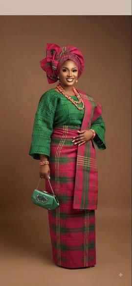 Tenue traditionnelle Aso Oke verte et magenta