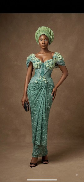 Robe traditionnelle perlée vert sauge et menthe