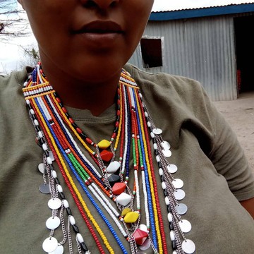 Ensemble de bijoux de mariage maasaï avec un shuka maasaï offert