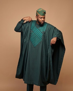Ensemble Agbada pour homme avec broderies géométriques vert forêt africain