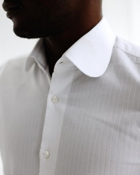 Une chemise business club vintage en seersucker blanc.