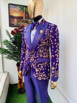 Luxurious leaf gold jacquard tuxedo suit………………………. Better