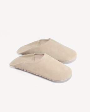 Handcrafted feminine fashion slipper