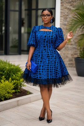Robe mini pour femme à imprimé Ankara bleu et noir, manches bouffantes et ourlet en tulle ajouré – Robe courte à découpes