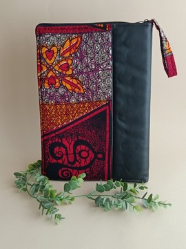 "Pratik". Handmade laptop sleeve. Quilted with an interior pocket.