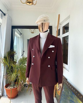 Le costume croisé monochrome marron « chocolat » reloaded