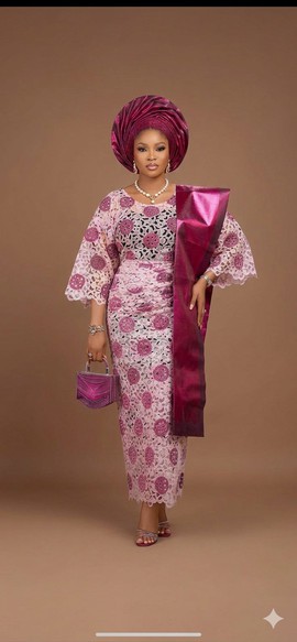 Ensemble Iro et Buba en dentelle découpée au laser rose orchidée et magenta