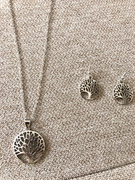 Ensemble collier et boucles d'oreilles