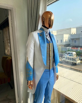 Un costume « showman » rechargé