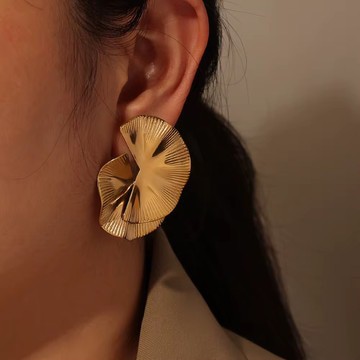 Boucles d'Oreilles "Plissé Solaire" – Dorées à l'Or Fin
