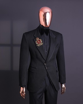 A charcoal black mushroom pattern jacquard, metallic wire patch, notch lapel suit