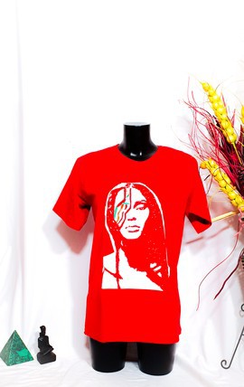 T shirt kuridhika (version Rouge)