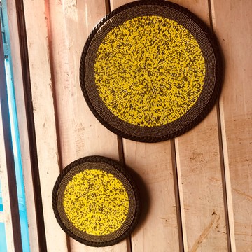 Décoration murale perlée / un ensemble de 2 suspensions murales perlées / sous-verres de table perlés