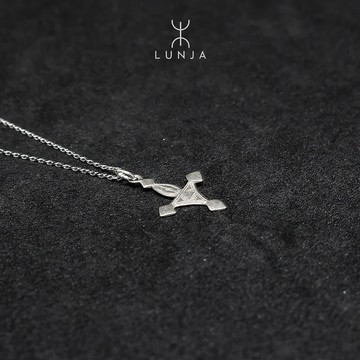 Agadez, Tuareg pendant necklace handmade in 925 silver for a chic and unique everyday look