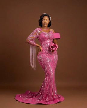 Robe de sirène asymétrique à découpes et sequins